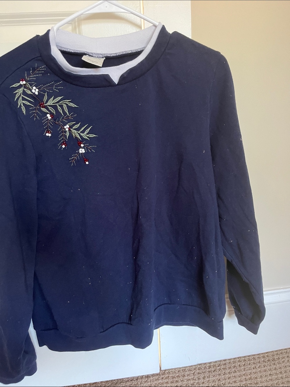 Navy mistletoe Christmas sweater size medium Blair